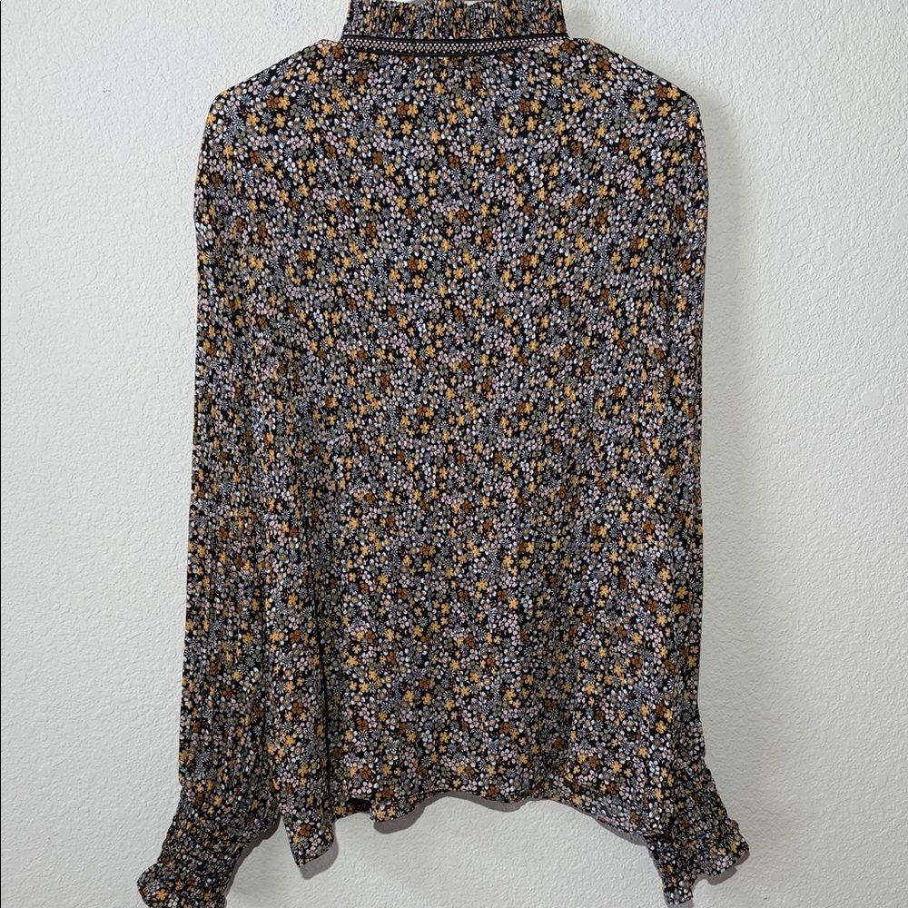 Pleated Floral Blouse Max Studio - Picture 5 of 7